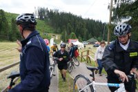 Policjanci na drodze do Trójstyku