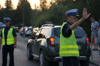 Policjanci zabezpieczają zawody w skokach narciarskich na skoczni w Wiśle Malince