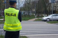 Policjant przy przejściu dla pieszych