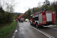 Ciężarówka przewożąca mięso wpadła do rowu