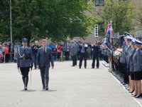 Zastępca Komendanta Komisariatu Policji w Strumieniu podkomisarz Wojciech Sikora podczas promocji na pierwszy stopień oficerski