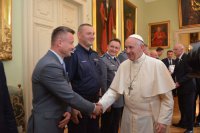 Papież Franciszek złożył na ręce ministra Mariusza Błaszczaka podziękowania dla służb