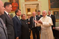 Papież Franciszek złożył na ręce ministra Mariusza Błaszczaka podziękowania dla służb