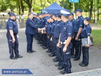 Minister Jarosław Zieliński z policjantami podczas konferencji dotyczącej Krajowej Mapy Zagrożeń Bezpieczeństwa, która zostanie wdrożona we wrześniu we wszystkich garnizonach Policji