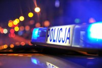 napis policja na dachu radiowozu