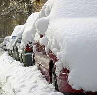 pokryte śniegiem samochody