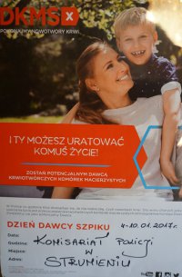 Policjanci i strażacy pomagają chorym na białaczkę i rejestrują się w bazie DKMS