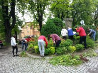 prace porządkowe uczniów