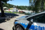 policjant prowadził działania edukacyjno informacyjne nad wodą w Zebrzydowicach