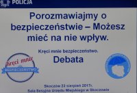 debata w Skoczowie. Policjanci, Straż Miejska, Straż Pożarna, urzędnicy i mieszkańcy gminy w sali sesyjnej