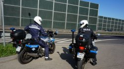 policjanci na motocyklach