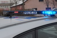 policjanci w radiowozie podczas patrolu