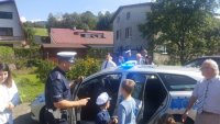 policjanci na pikniku o bepzieczeństwie