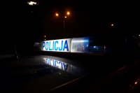 podświtlony napis Policja na radiowozie