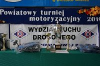 puchary, w tle napis Powiatowy Turniej Motoryzacyjny 2019