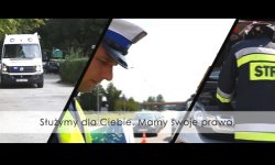 zdjęcie od lewej- karetki, policjanta, strażaka