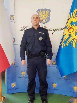 młodszy aspirant Krzysztof Staniek- dzielnicowy Komisariatu Policji w Zebrzydowicach