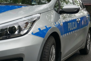 zdjęcie- radiowóz z napisem policja