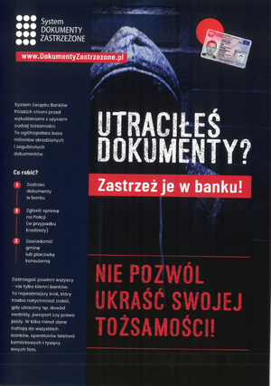 plakat zastrzeż dokumenty, człowiek w kapturze, niewidoczna twarz