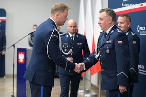 Komendant Wojewódzki Policji w Katowicach gratuluje awansu swoim zastępcom