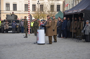 żołnierz przemawia