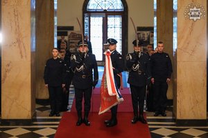 zdjęcie z uroczystości, widoczni policjanci oraz goście