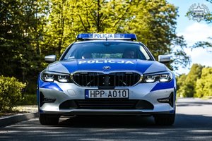 pojazd policji, piekna słoneczna pogoda
