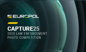 Plansza informująca o konkursie fotograficznym CAPTURE25