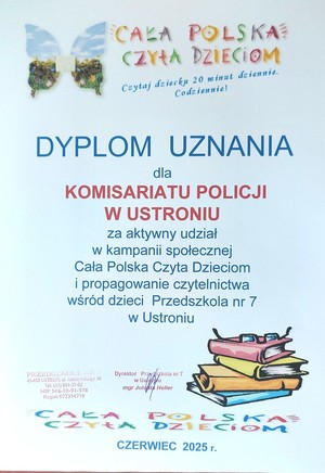 dyplom z podziękowaniami dla policjantów