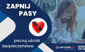 zdjęcie mamy zapinającej dziecko w pasy samochodowe