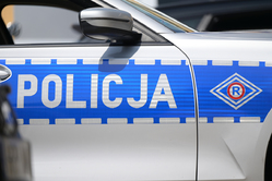 drzwi radiowozu, napis policja
