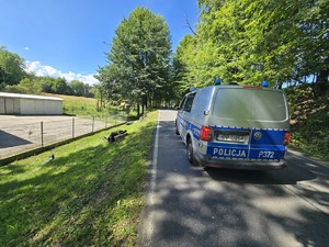 radiowóz i motocykl uczestniczący w zdarzeniu
