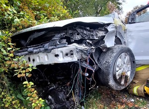 dzień, droga, uszkodzony samochód