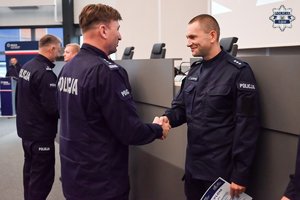 policjanci w auli komendy wojewódzkiej