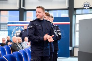 policjanci w auli komendy wojewódzkiej