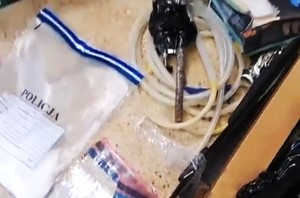 zabezpieczone narkotyki, chemikalia oraz sprzęt do wytwarzania narkotyków