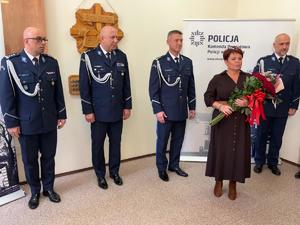 zdjęcia z uroczystości-ludzie zebrani na sali, jasno, osoby w mundurach oraz przedstawiciele instytucji i samorządów