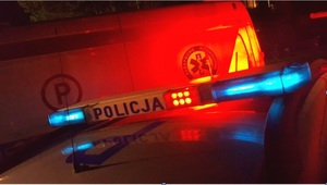 pojazd służbowy policji i pogotowia ratunkowego