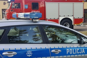 radiowóz policji i straży pożarnej