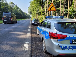 droga, dzień, pojazd policji, słonecznie