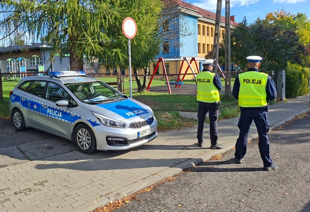 Zwiększone patrole policji w rejonach placówek oświatowych